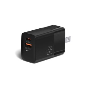Cargador VOLTA P7 de 65W con doble puerto USB-C y USB-A, diseño compacto con enchufe plegable, compatible con laptops y smartphones de carga rápida.